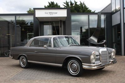 Mercedes-Benz W111 250SE 1